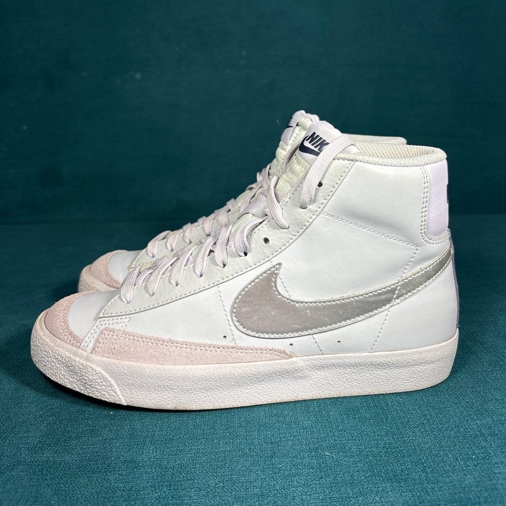 Nike Blazer Mid ‘77 Pure Metallic Silver DA4086-010 Size 7Y/8.5Women